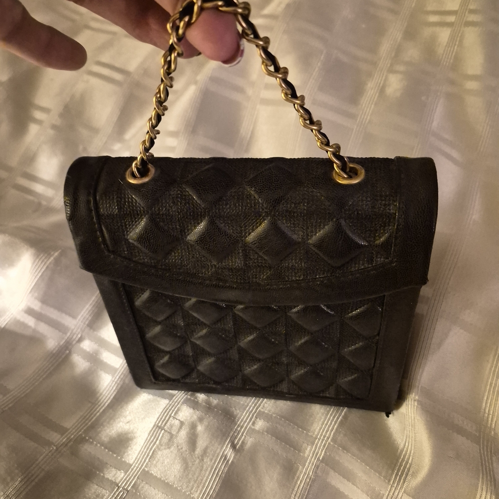 Elegant Black Embossed Jewellery Holder That Looks like a little handbag